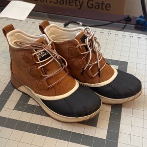 Sorel Women’s 8.5 Out & About Boots